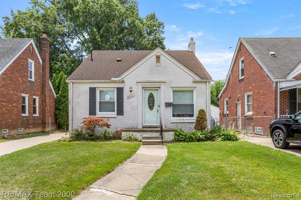 20672 Fleetwood Drive, Harper Woods, MI 48225