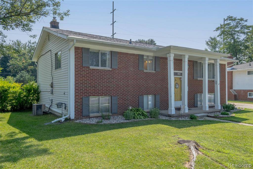Fenton, MI 48430,911 Worchester Drive