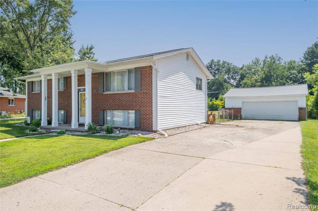 Fenton, MI 48430,911 Worchester Drive