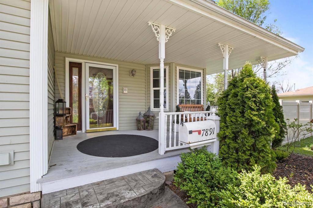 Dearborn Heights, MI 48127,7891 ROBINDALE Avenue
