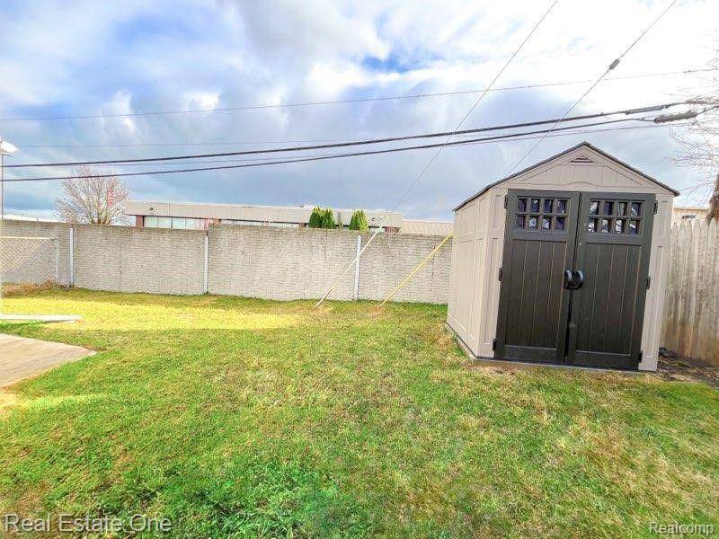 Clinton Twp, MI 48035,21218 WOODWARD Street