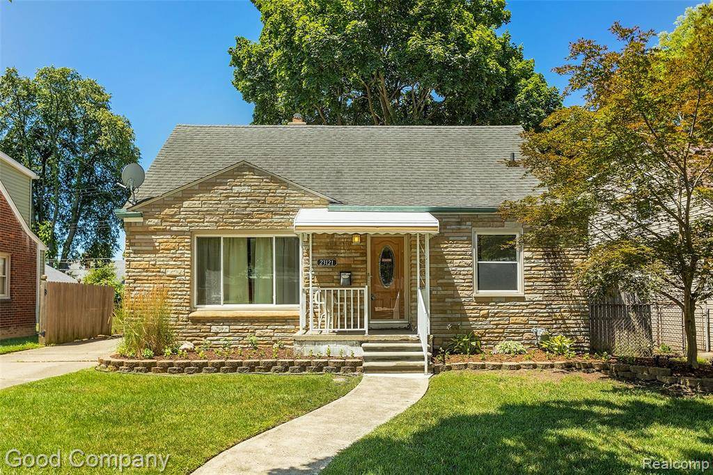 23121 Roanoke Avenue, Oak Park, MI 48237