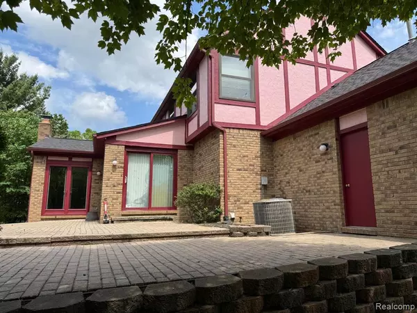 Farmington Hills, MI 48331,37486 Emerald Forest Drive