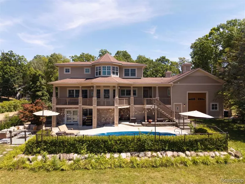 16217 Cove Drive, Linden, MI 48451