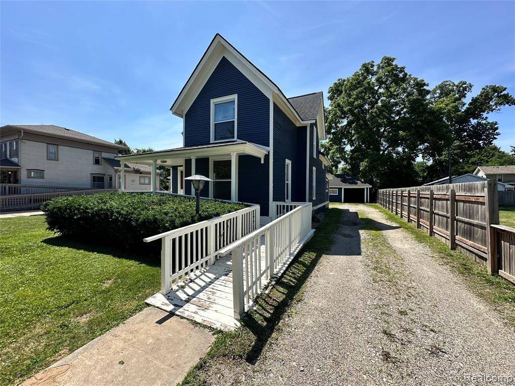715 E GRAND RIVER Avenue, Howell, MI 48843