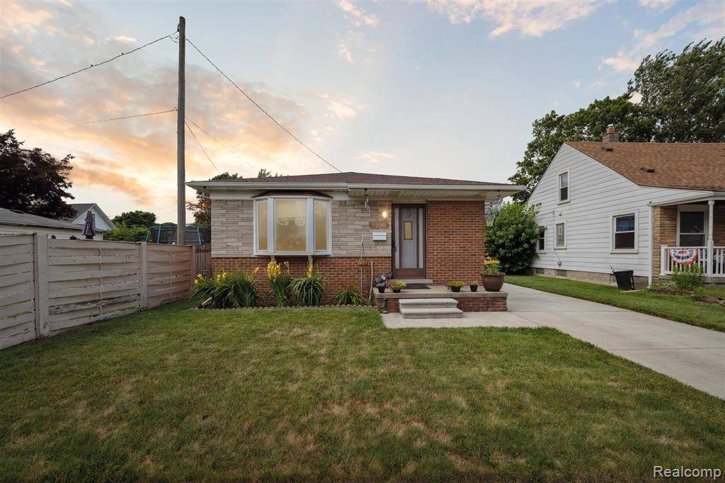 1092 Poplar Court, Wyandotte, MI 48192