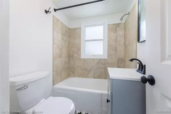 Harper Woods, MI 48225,20936 Ridgemont Road