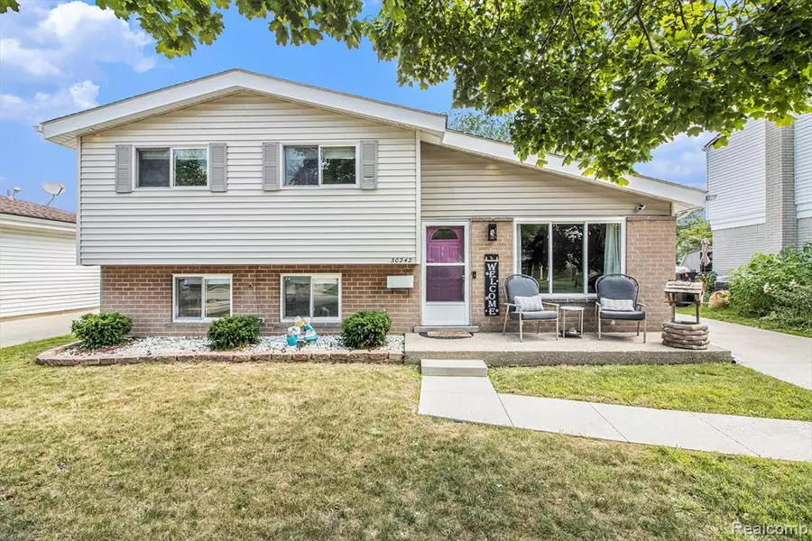 30242 Bluehill Street, Roseville, MI 48066