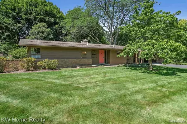 5660 Crabtree Road, Bloomfield Twp, MI 48301