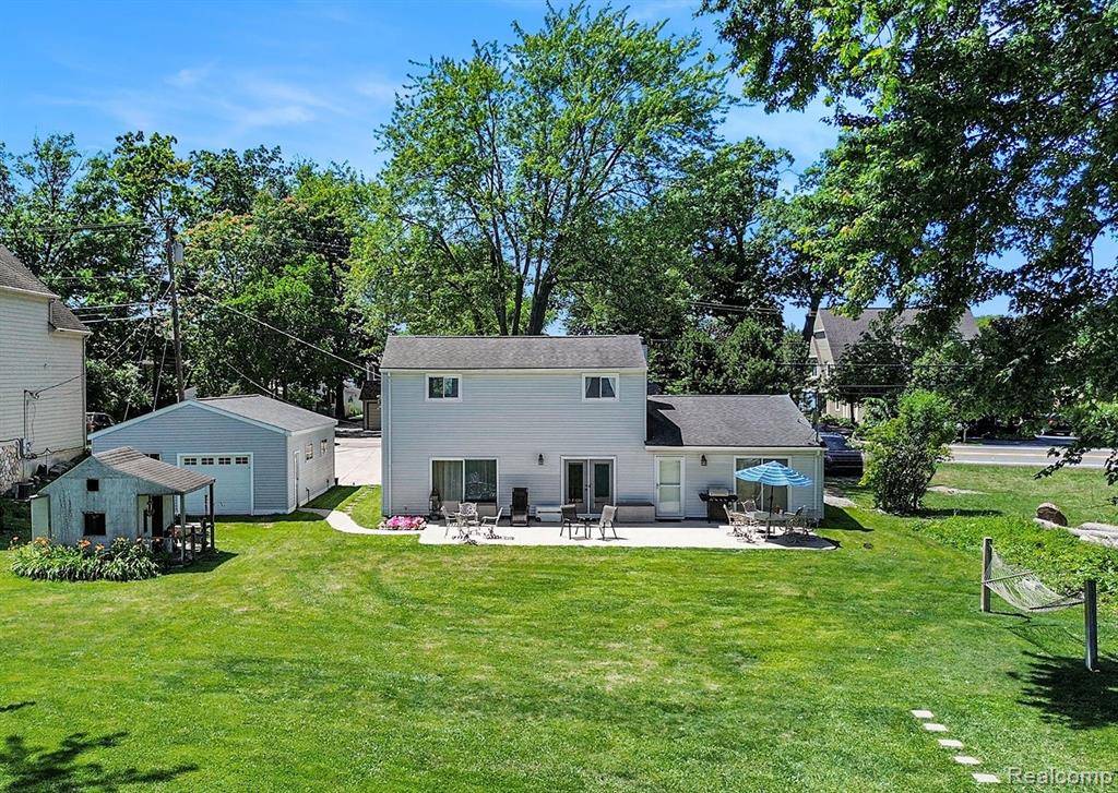 1990 Watkins Lake Road, Waterford Twp, MI 48328