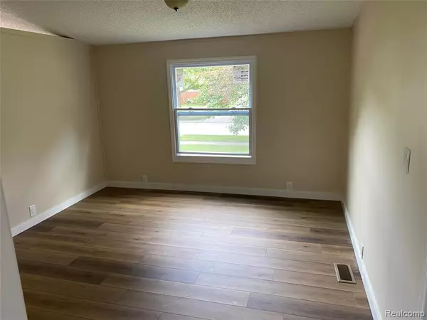 Dearborn Heights, MI 48125,5112 princess