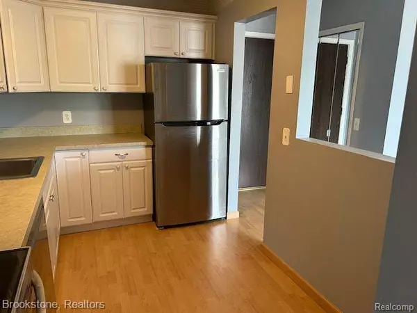 Farmington Hills, MI 48334,32005 W 12 MILE Road B 301