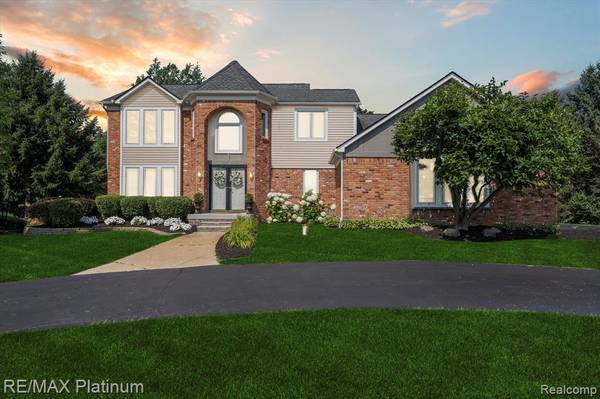 1743 W. View Trail, Howell, MI 48843
