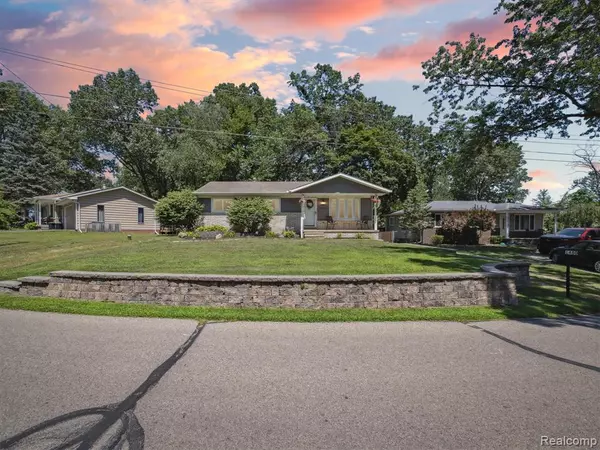 1480 Tellico Street, Wolverine Lake Vlg, MI 48390