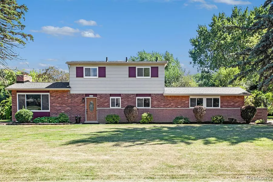 1310 Winchcombe Drive, Bloomfield Hills, MI 48304