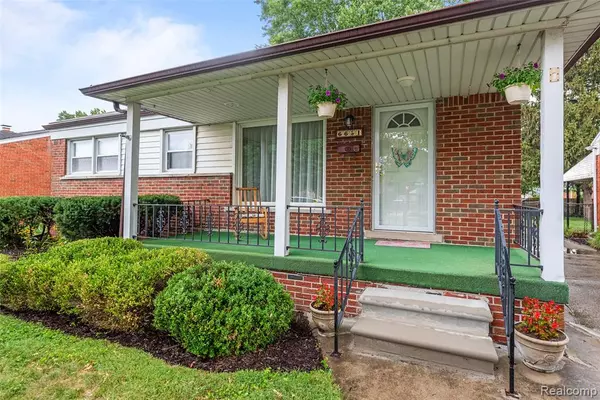6651 Cardwell Street, Garden City, MI 48135