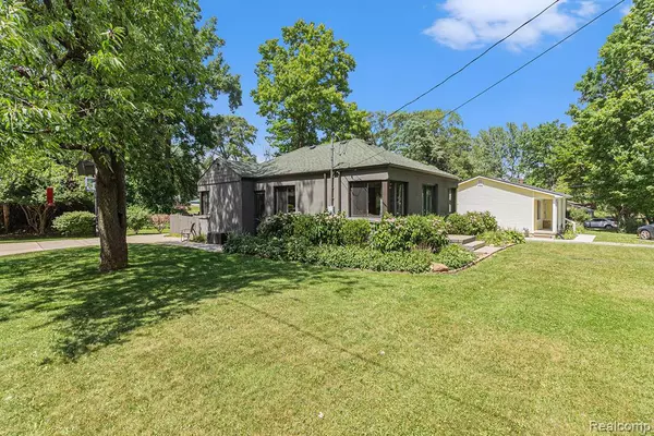 Fenton, MI 48430,1012 State Road