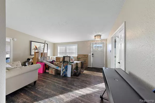 Romulus, MI 48174,7074 CHIPPEWA Drive