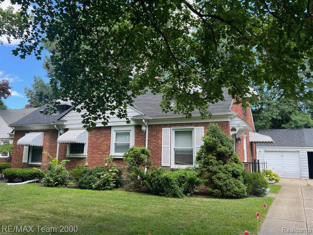 10 Carlton Lane, Dearborn, MI 48120