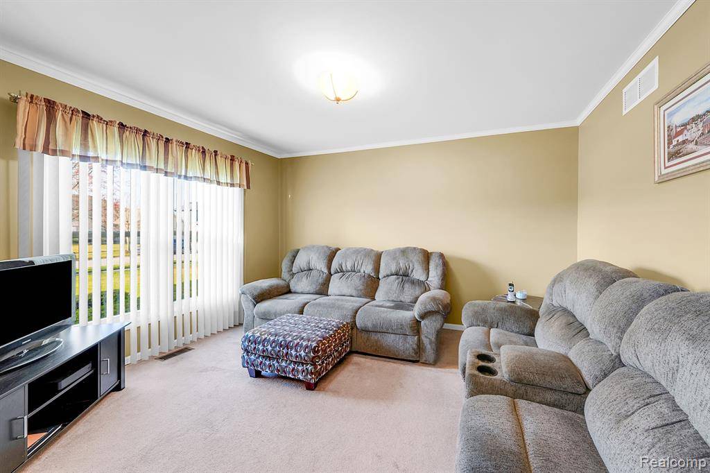 Macomb Twp, MI 48044,17443 BIRCH TREE Lane