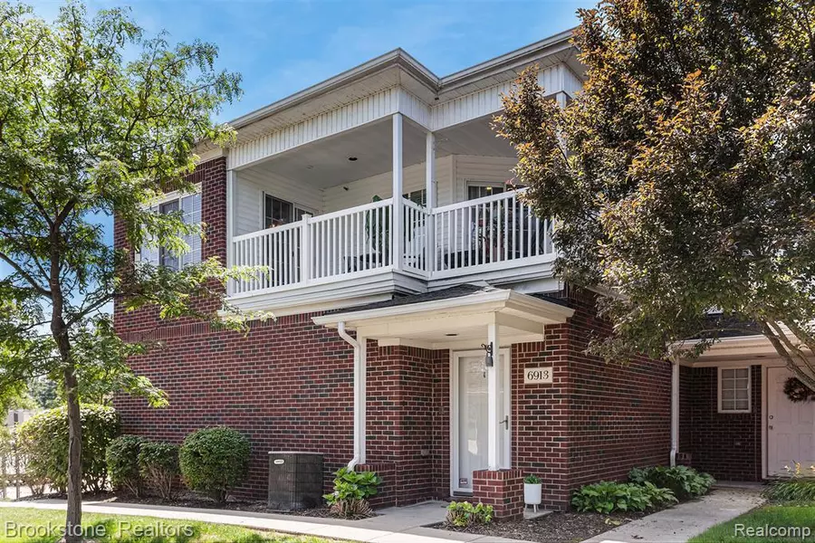 6913 Boulder Pointe Drive, Washington Twp, MI 48094