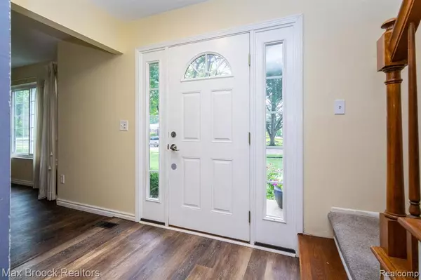 Troy, MI 48084,3715 Ledge Drive
