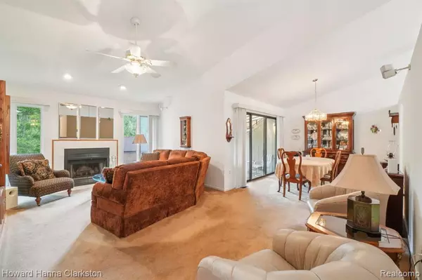 West Bloomfield Twp, MI 48322,5608 Hillcrest Circle W 19 80