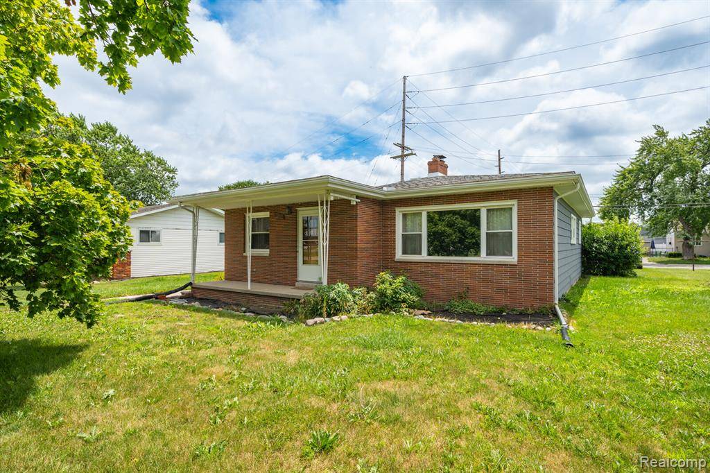 2216 Court Street, Port Huron, MI 48060
