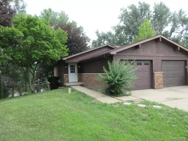 Fenton, MI 48430,2409 Golden Shores Drive