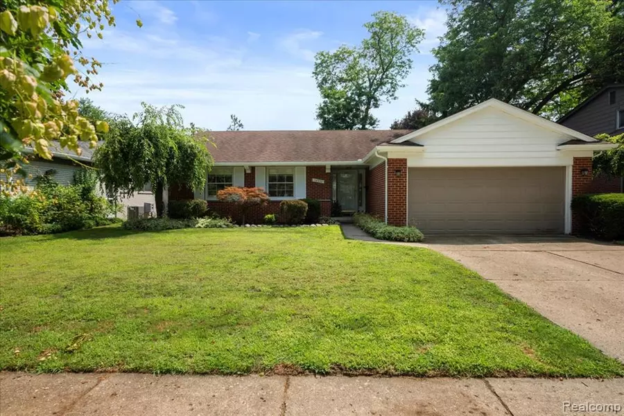 34933 Wood Street, Livonia, MI 48154