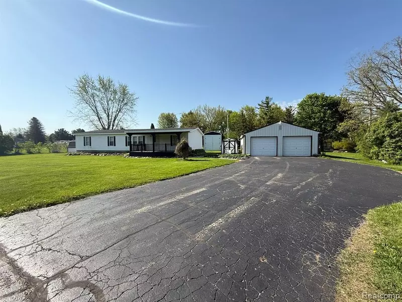5455 Monticello Drive, Lapeer, MI 48446