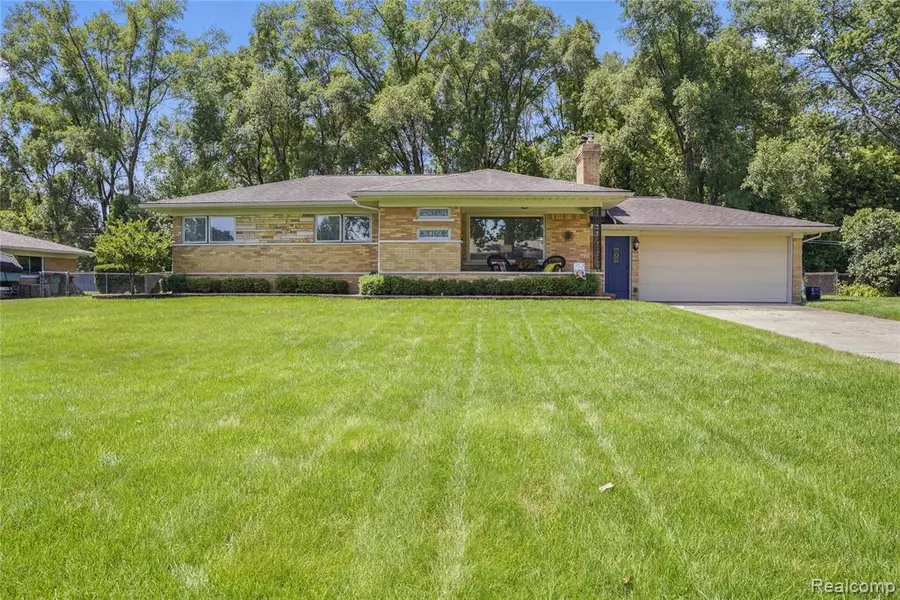 53223 Mark Drive, Shelby Twp, MI 48316