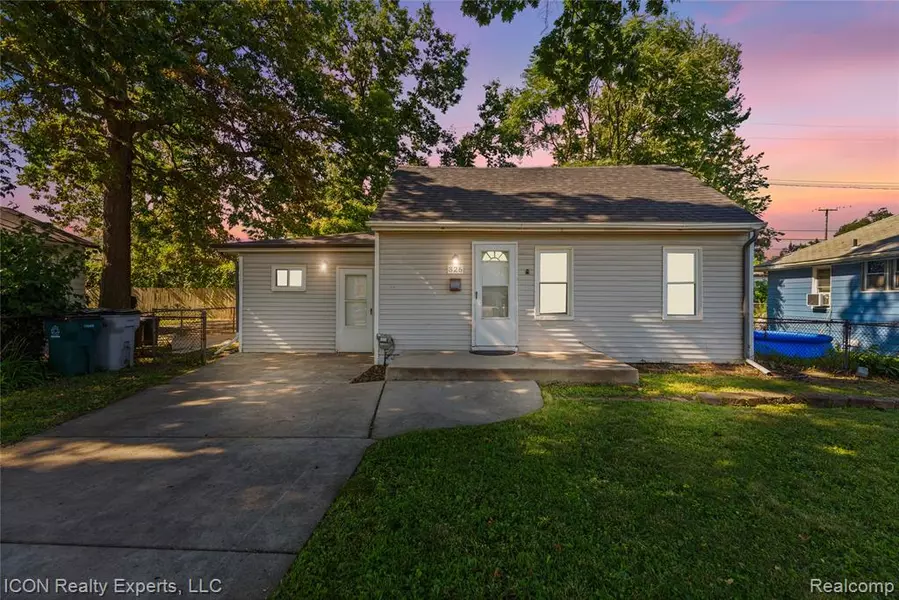 326 W Granet Avenue, Hazel Park, MI 48030