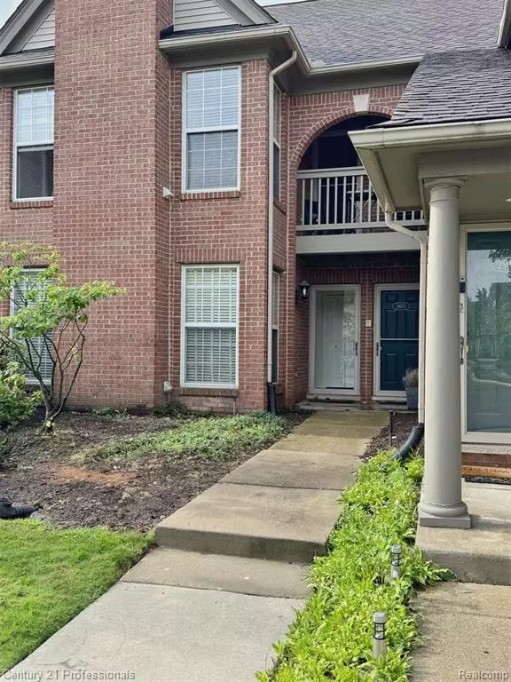 28067 Carlton Way Drive, Novi, MI 48377