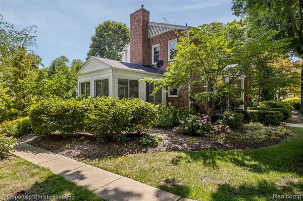 Bloomfield Hills, MI 48304,24 Barbour Lane
