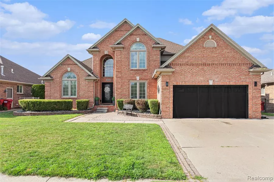 19899 Coyote Trail, Macomb Twp, MI 48042