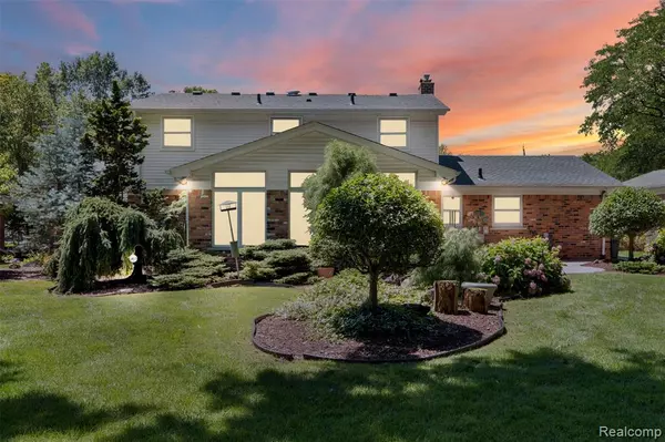 Livonia, MI 48154,15920 Gary Lane