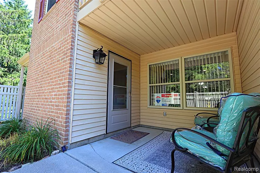 61278 Greenwood Drive 12, South Lyon, MI 48178