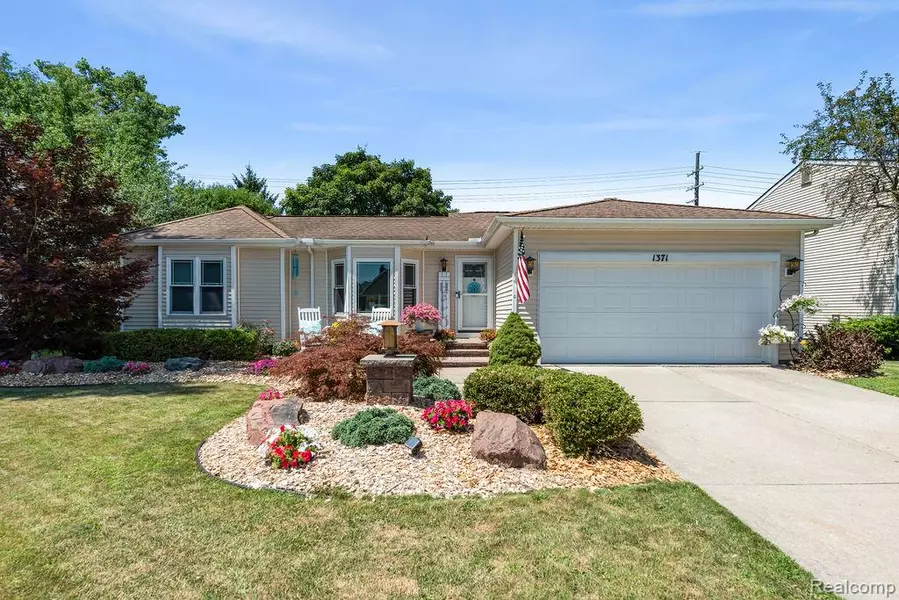 1371 Knightsbridge Road, Canton Twp, MI 48187