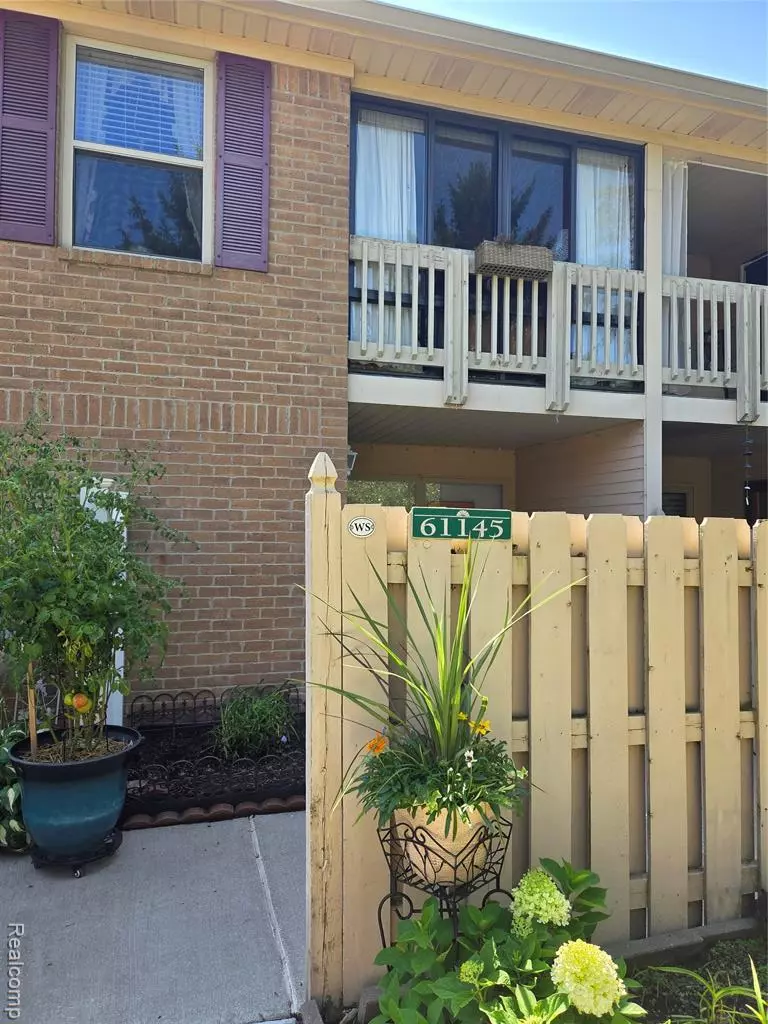 South Lyon, MI 48178,61145 Greenwood Drive