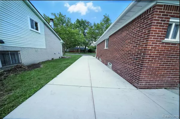Dearborn Heights, MI 48127,6981 Amboy Street