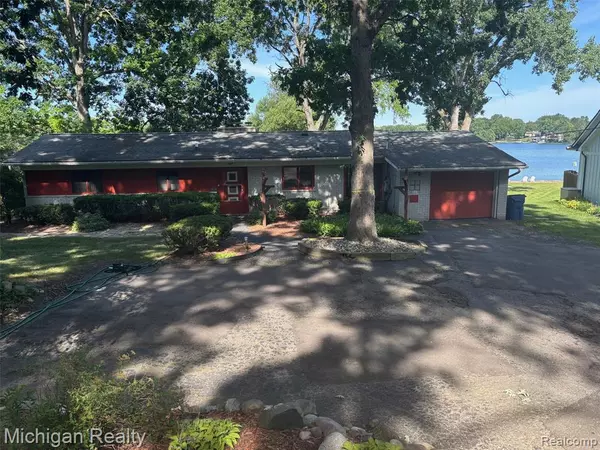 2714 LARI Court, West Bloomfield Twp, MI 48324