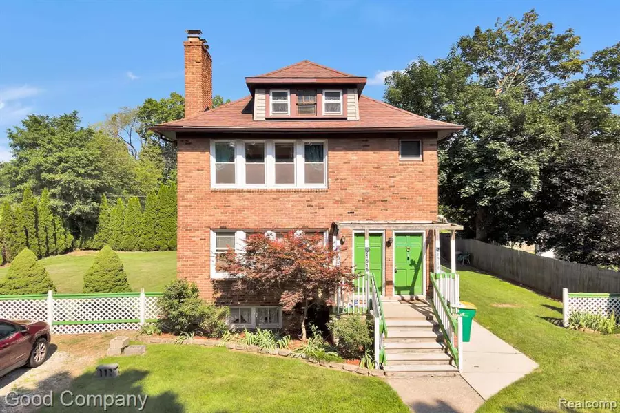 21516 Oxford Avenue, Farmington, MI 48336