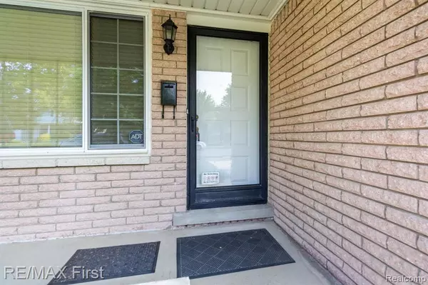 Troy, MI 48083,2704 Berkshire Drive
