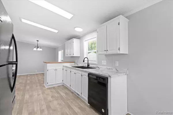Orion Twp, MI 48359,26 Hummingbird Drive