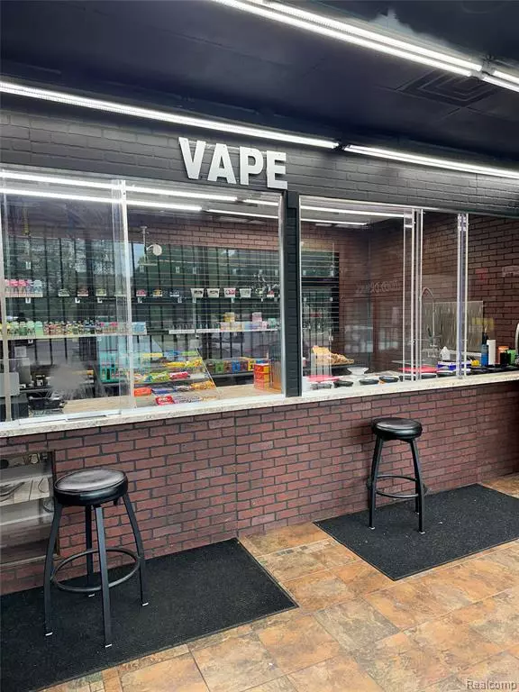 Detroit, MI 48221,16817 Livernois Avenue