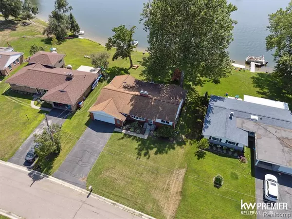 475 Berry Patch Lane, White Lake Twp, MI 48386