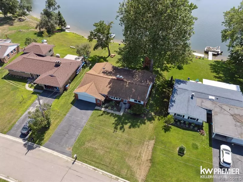 475 Berry Patch Lane, White Lake Twp, MI 48386