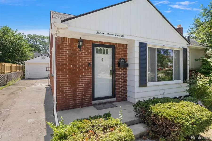 16746 Juliana Avenue, Eastpointe, MI 48021