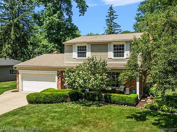 15940 Lauderdale Avenue, Beverly Hills Vlg, MI 48025